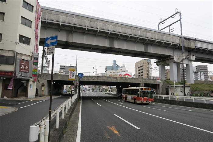 新幹線と交差