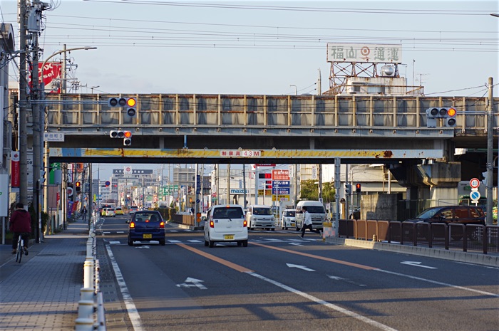 東海道新幹線と交差