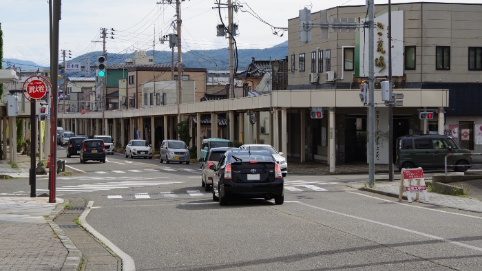 ���{�������_