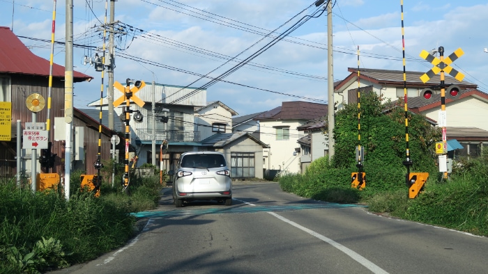 �i�q������