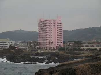ピンクの建物