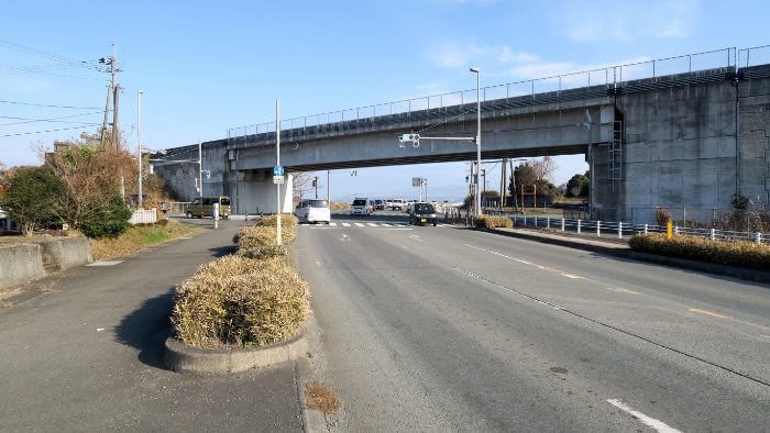 九州中央自動車道と交差