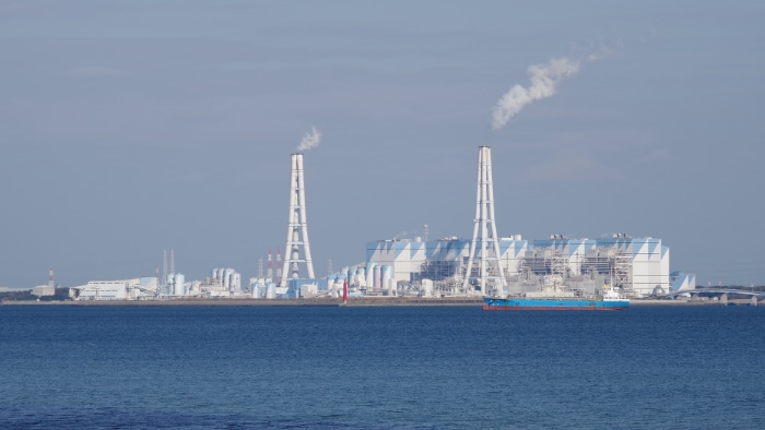 �ɓ�Η͔��d��