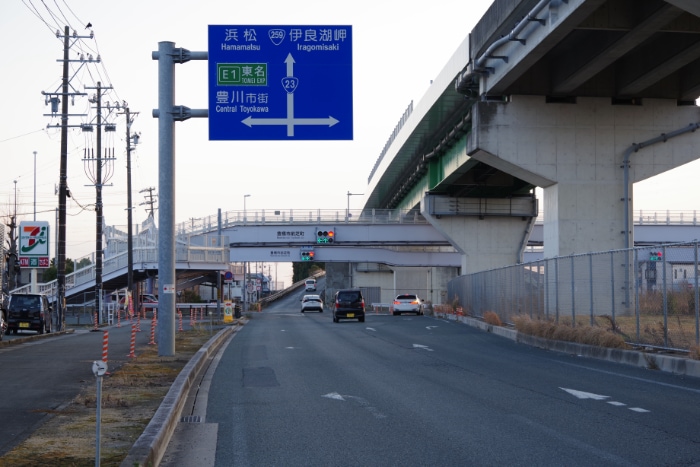 �Q�R�����痣���