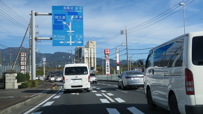 �R�T�R��������